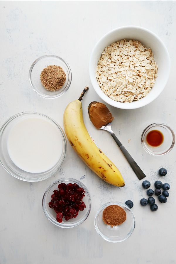 Ingredients for overnight oats.